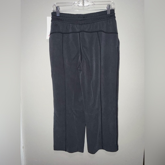 NEW WITH TAGS Lululemon softstreme high rise cropped pants in black size 6. - Picture 4 of 5